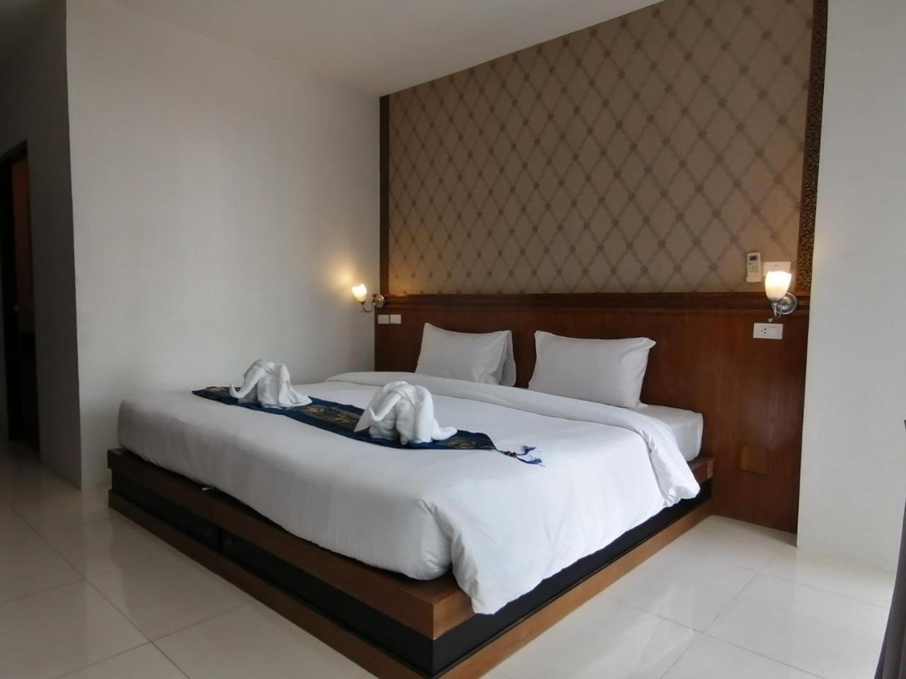 Nj Patong Hotel Exterior photo