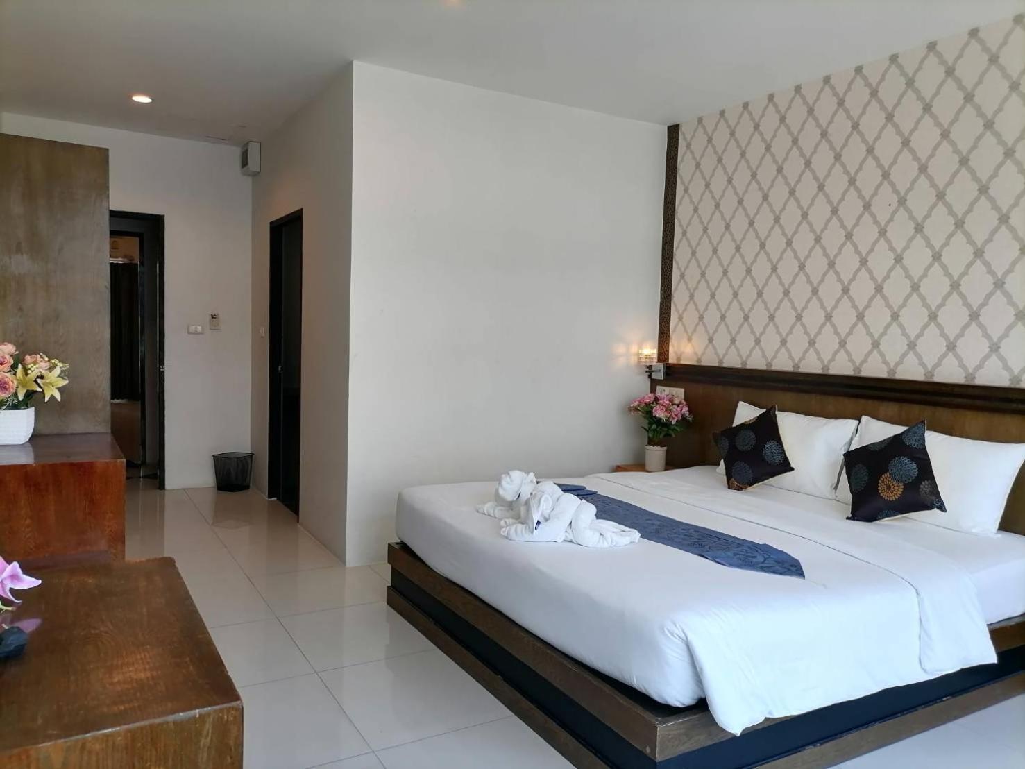 Nj Patong Hotel Exterior photo